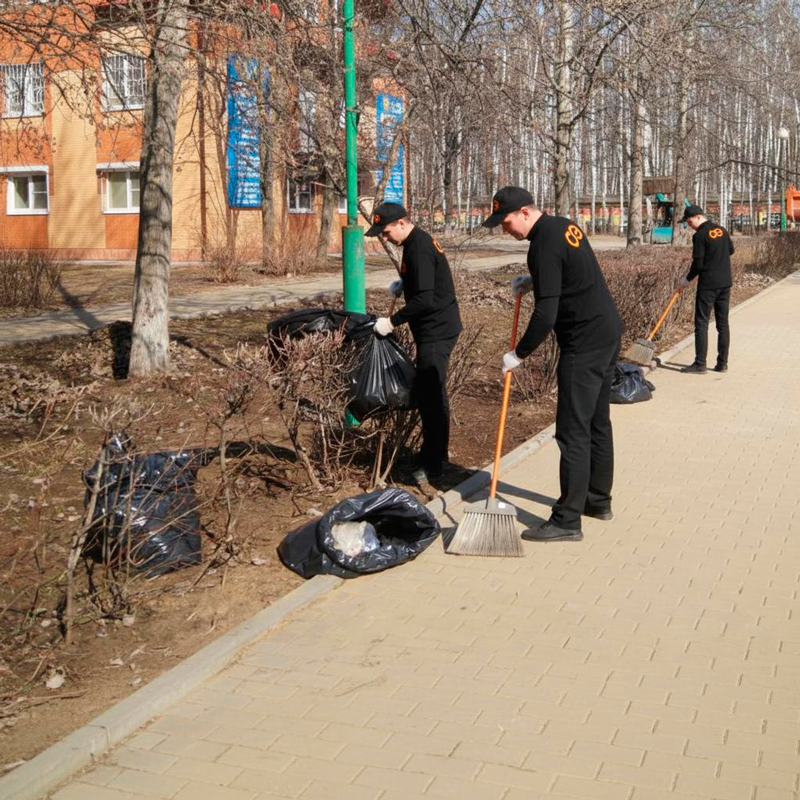 Уборка листьев в Красноярске